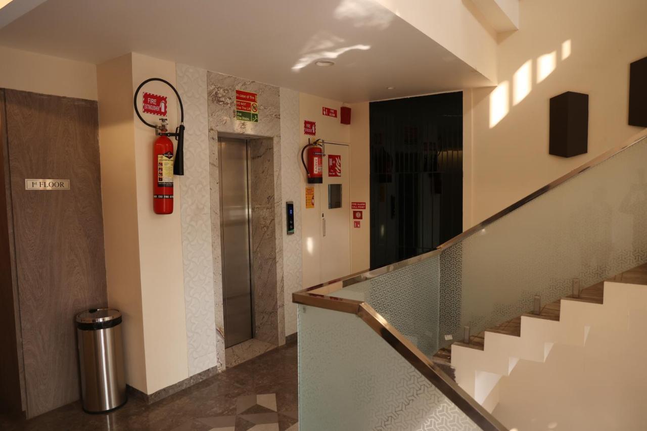 Hotel Pinaka Inn Lakhnau Kültér fotó