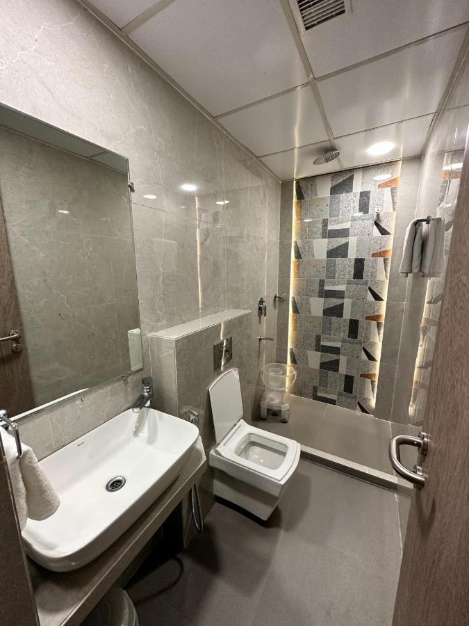 Hotel Pinaka Inn Lakhnau Kültér fotó