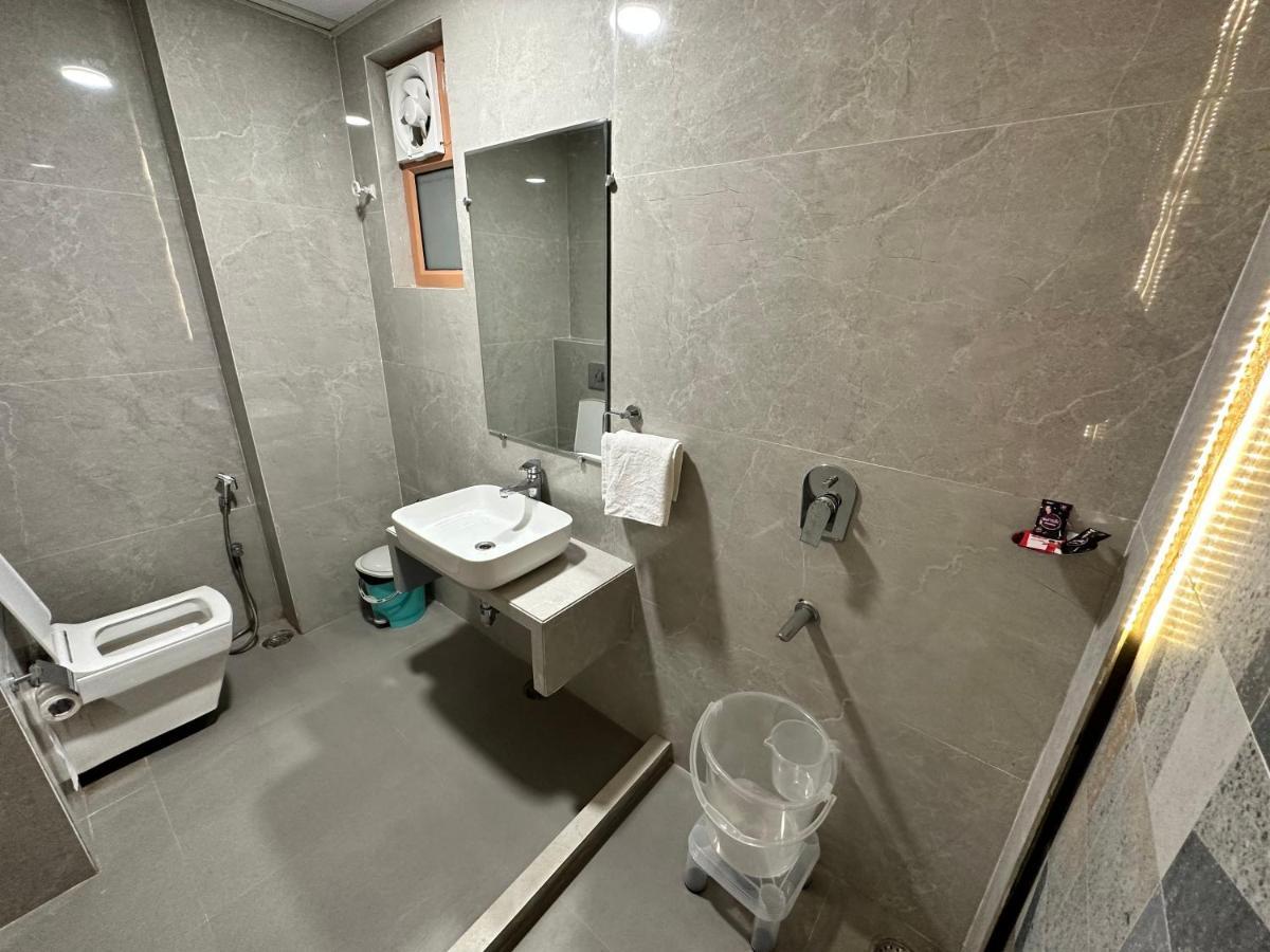 Hotel Pinaka Inn Lakhnau Kültér fotó