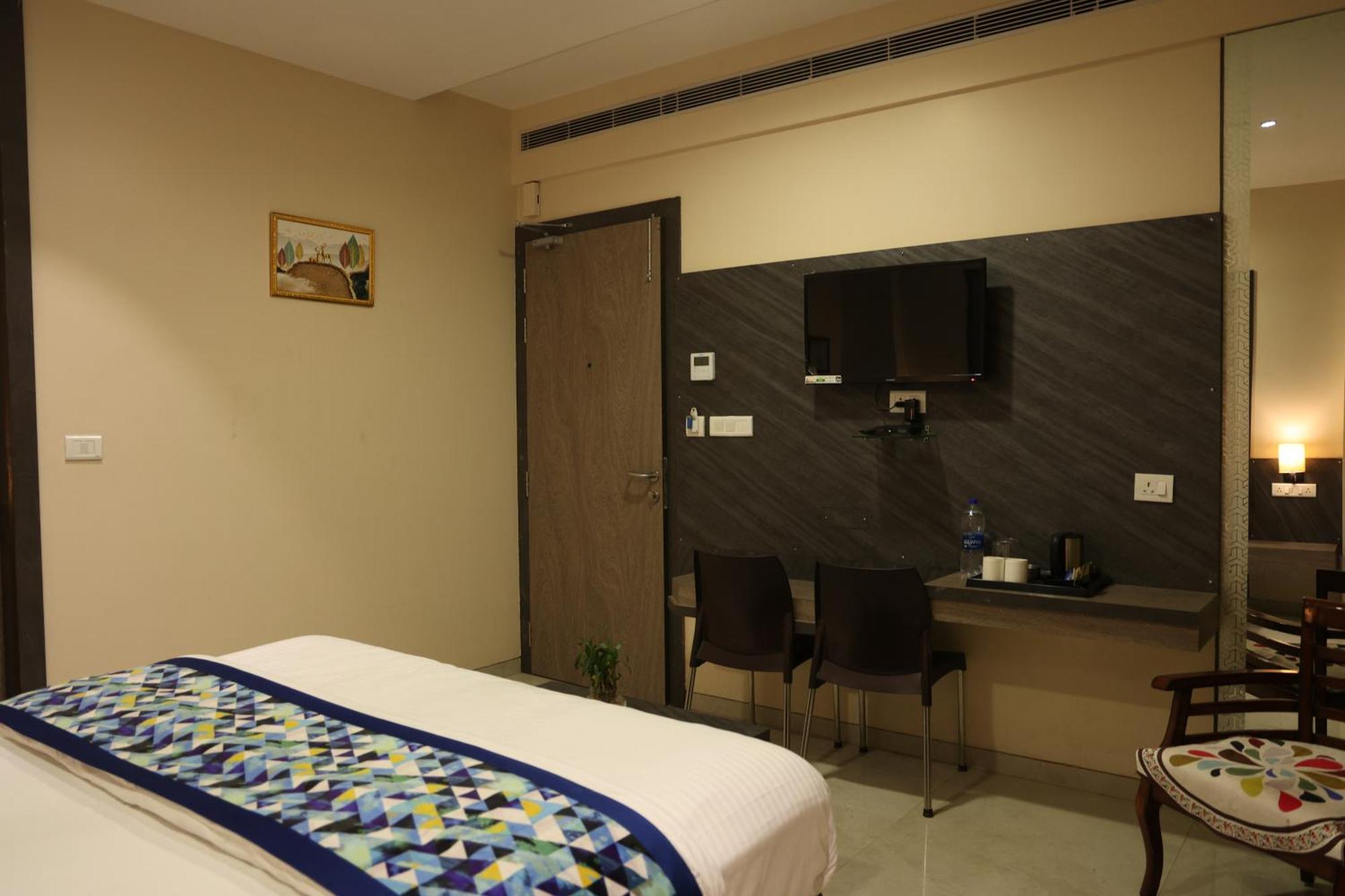 Hotel Pinaka Inn Lakhnau Kültér fotó