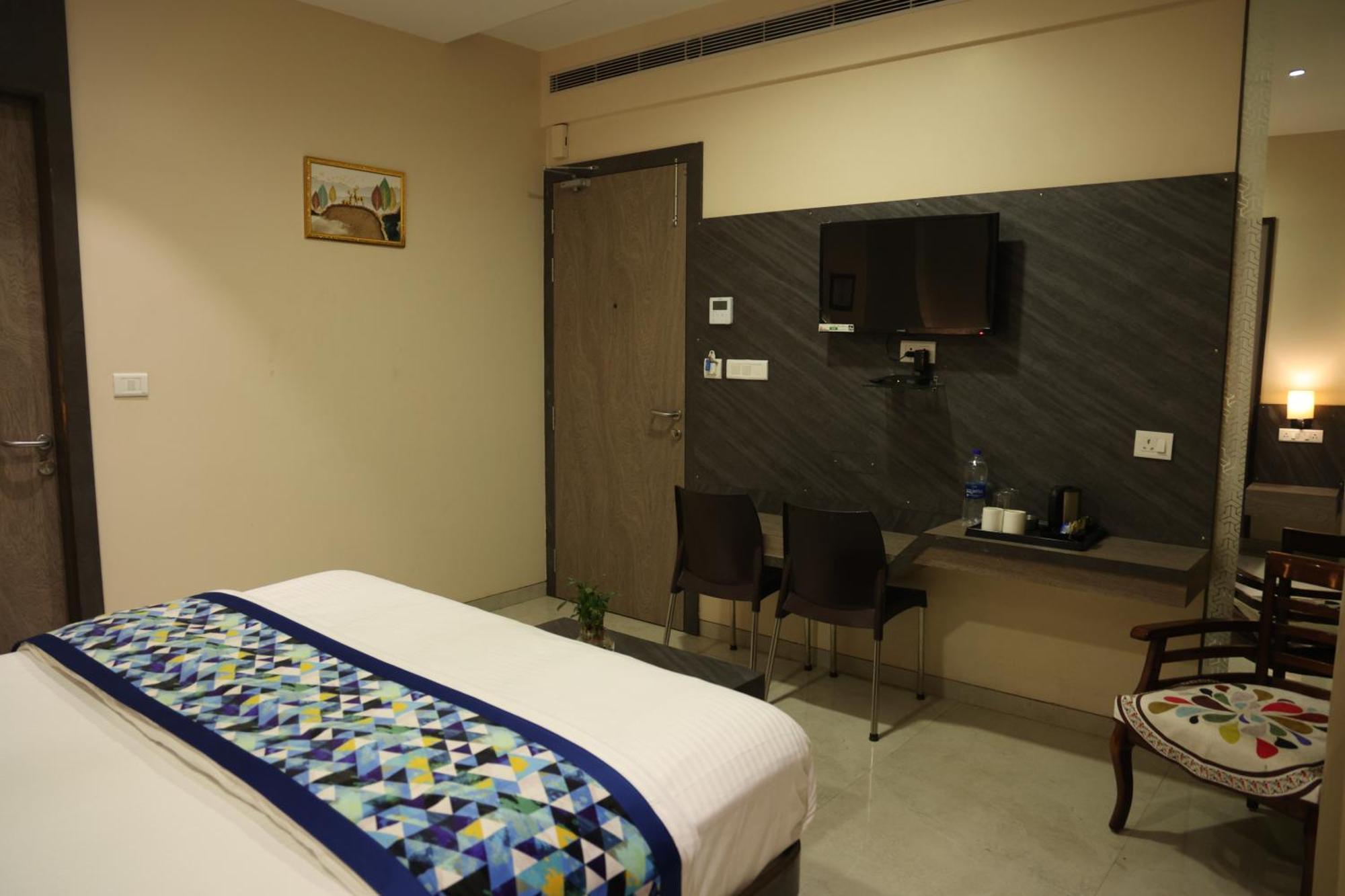 Hotel Pinaka Inn Lakhnau Kültér fotó