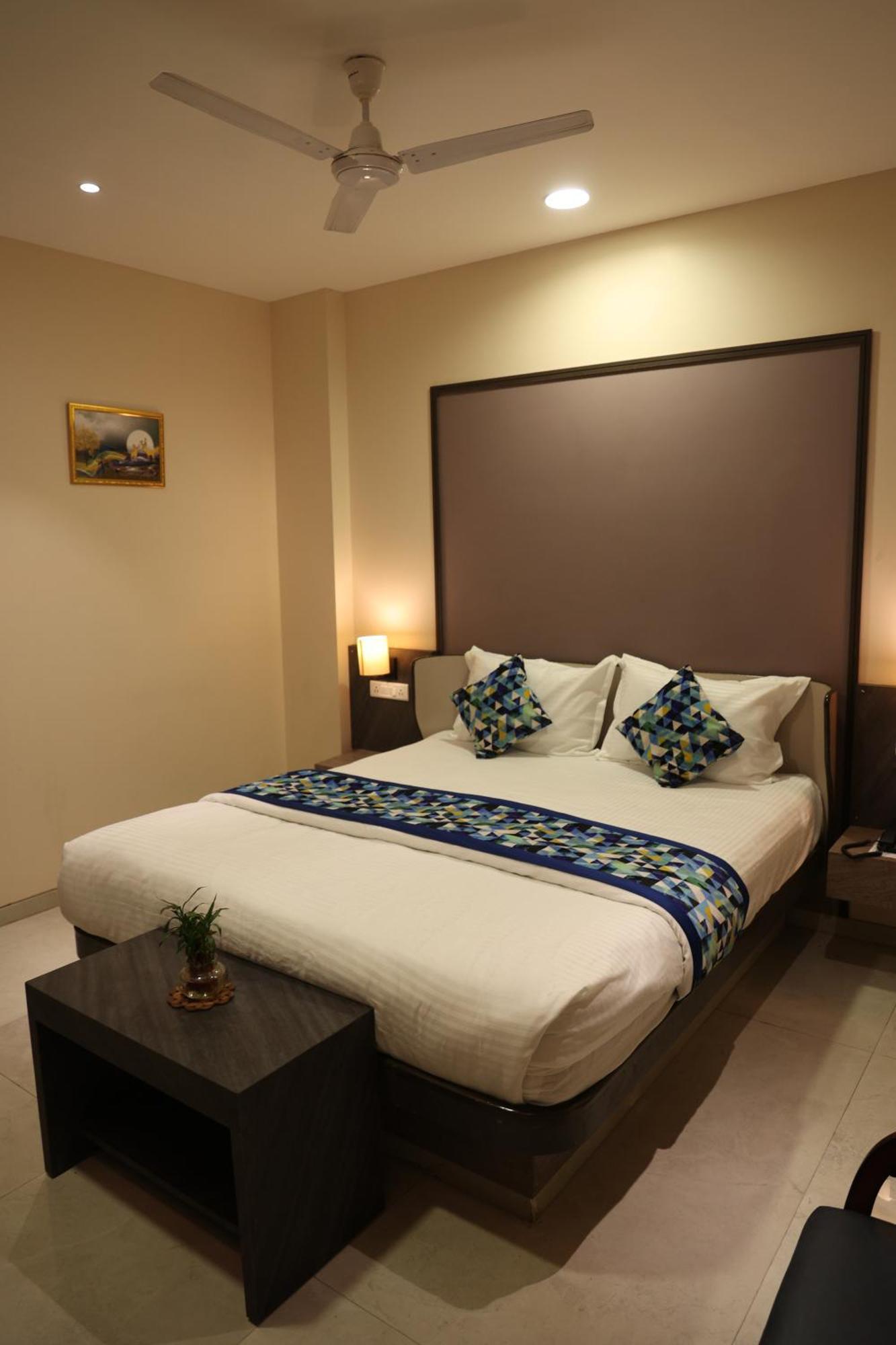 Hotel Pinaka Inn Lakhnau Kültér fotó