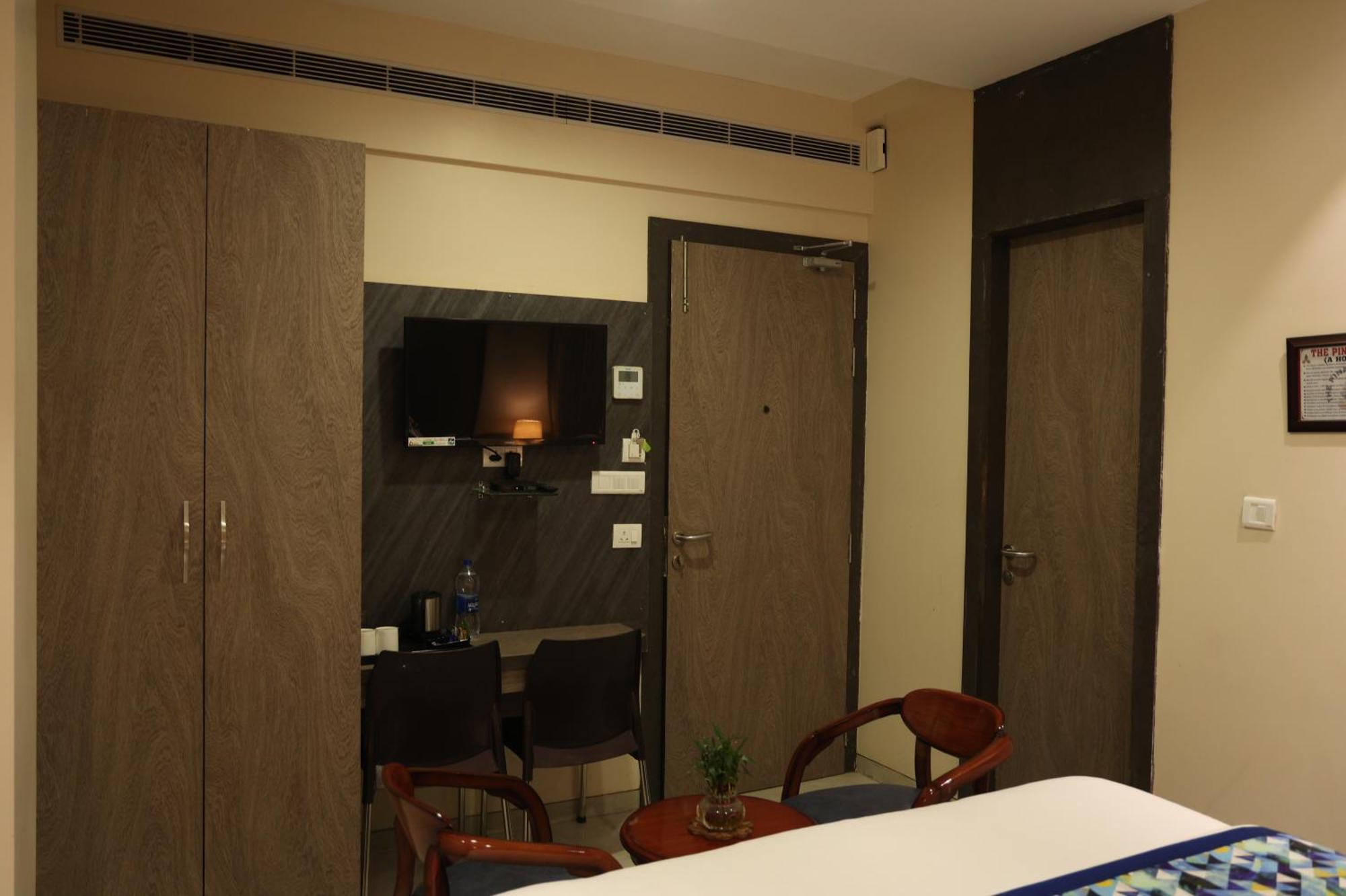 Hotel Pinaka Inn Lakhnau Kültér fotó