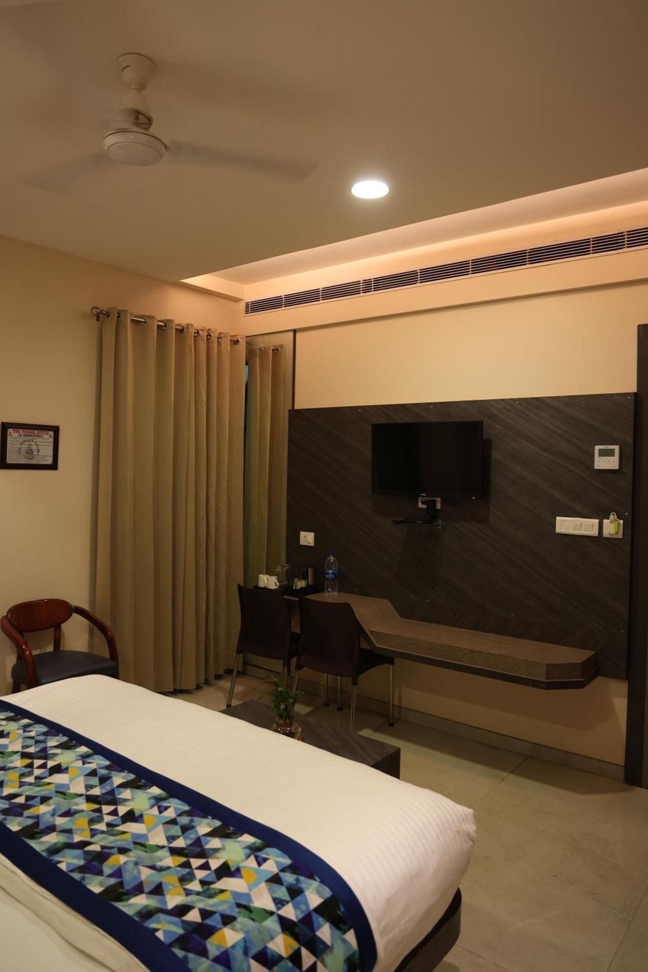 Hotel Pinaka Inn Lakhnau Kültér fotó