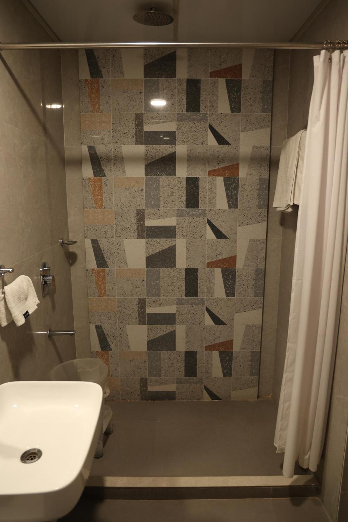 Hotel Pinaka Inn Lakhnau Kültér fotó
