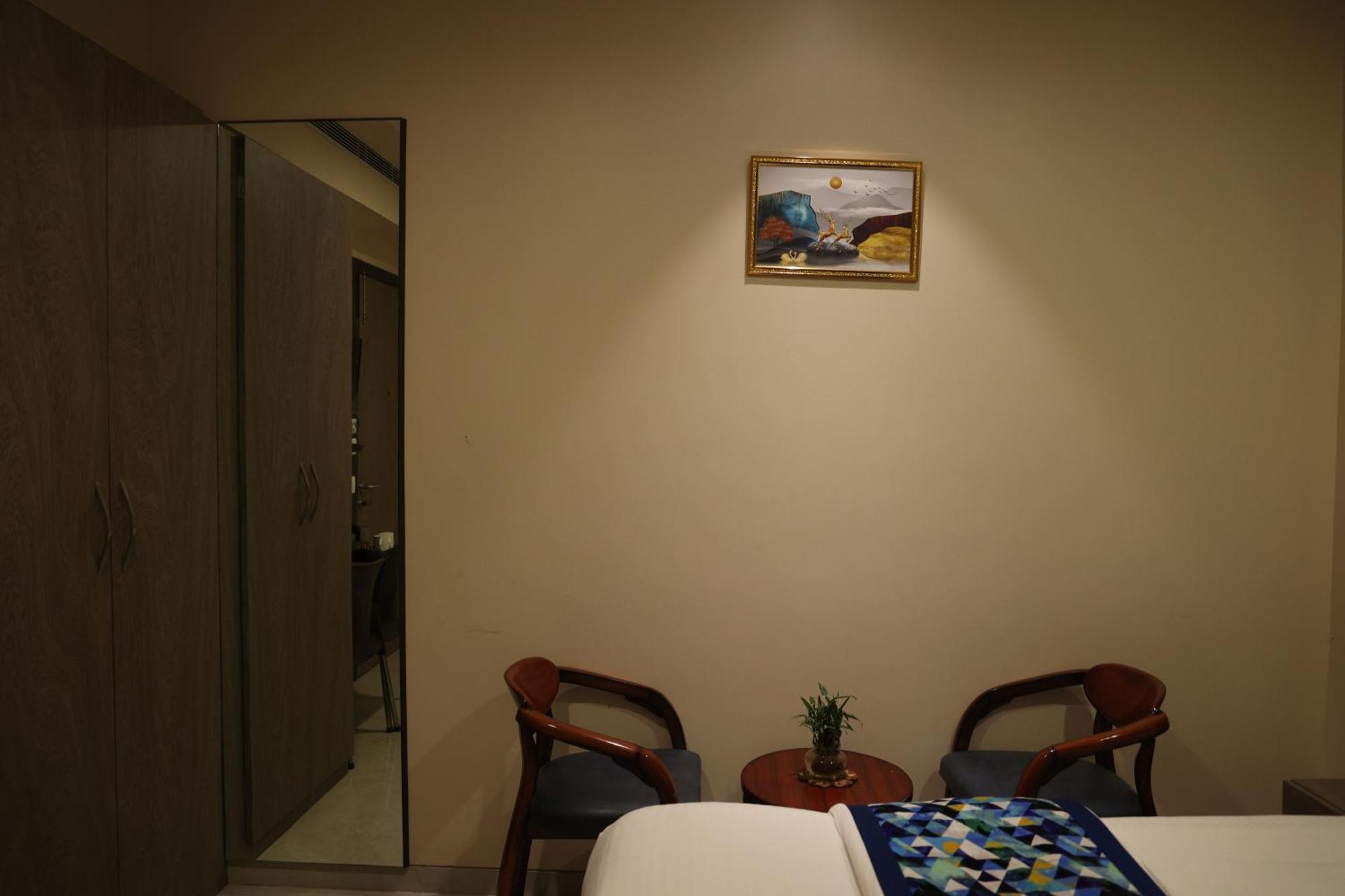 Hotel Pinaka Inn Lakhnau Kültér fotó